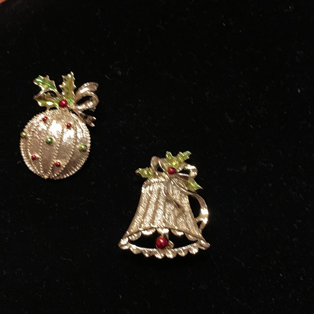 Gold look Xmas ladies pins. 1 Bell and 1 ornament